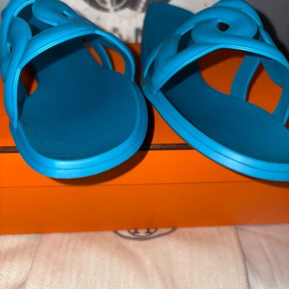 LIKE NEW Hermes TURQUOISE BLUE Sandals - Picture 2 of 4